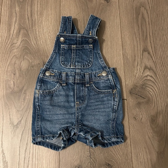 Baby Old Navy Jean short overalls. Size 0-3 months - Picture 1 of 4